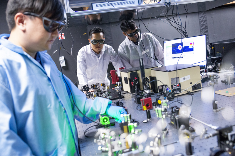 南洋理工大学：新型超快超强中红外激光器