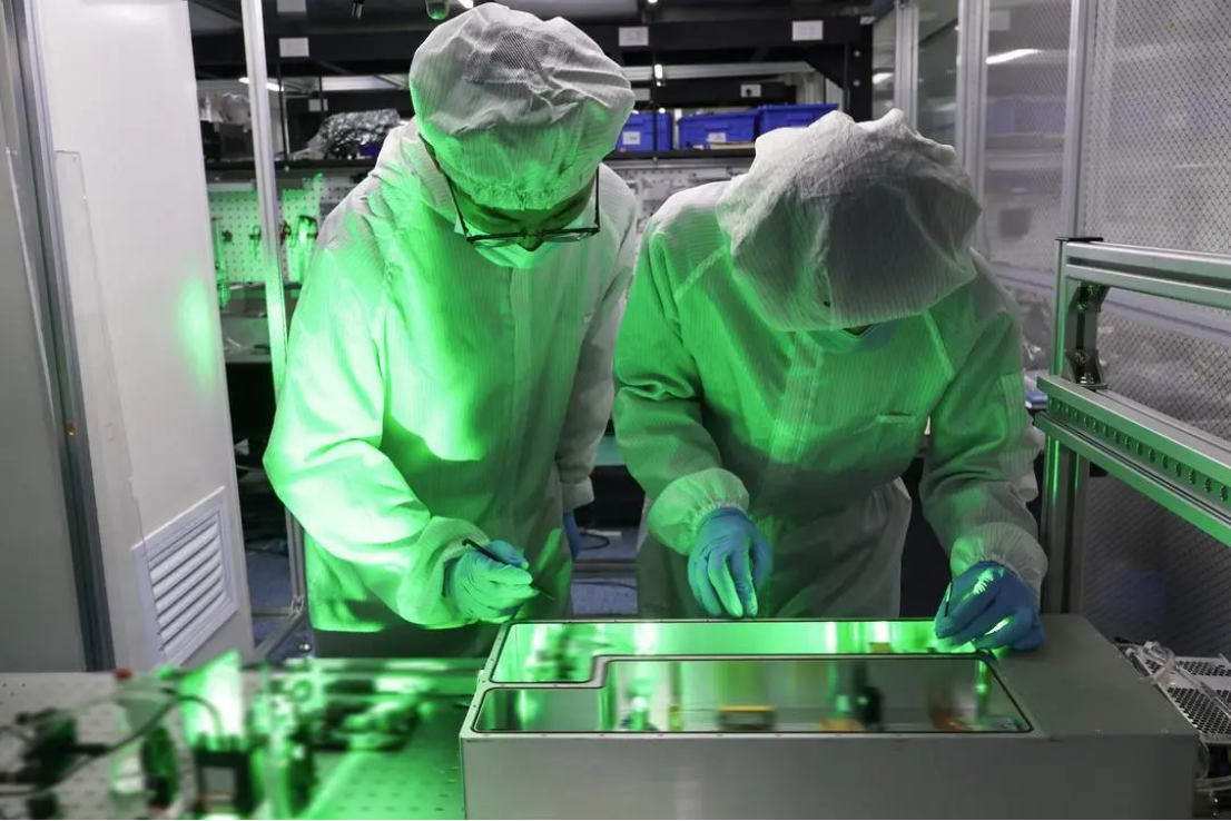 世界首台！2~10μm高功率中红外激光器正式投产 | OE NEWS